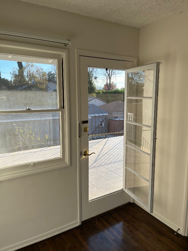 Building Photo - 13744 Burbank Blvd