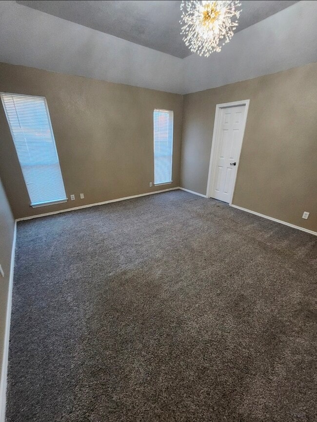 Building Photo - 3 bed 2 bath 2 car garage