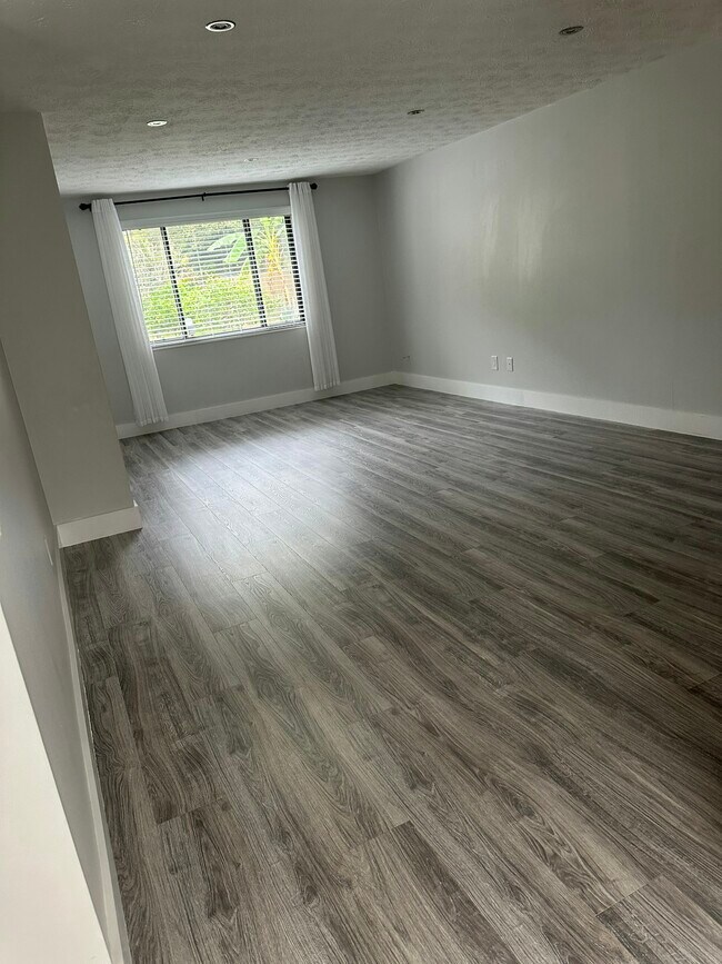 Building Photo - 4123 Lazy Hollow Ln N