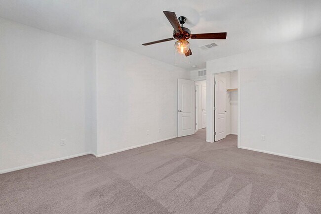 Building Photo - Stunning 3 Bedroom in Skye Canyon Master P...