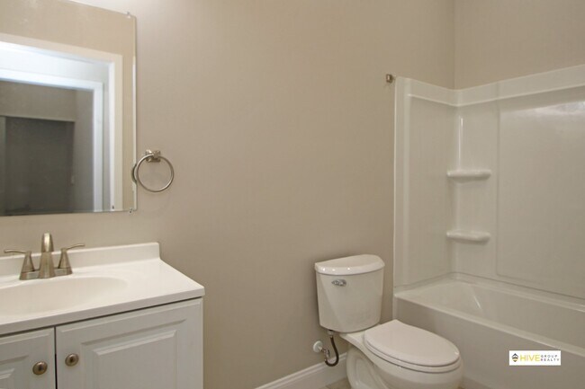 Building Photo - Upscale rental in Harrisonburg!