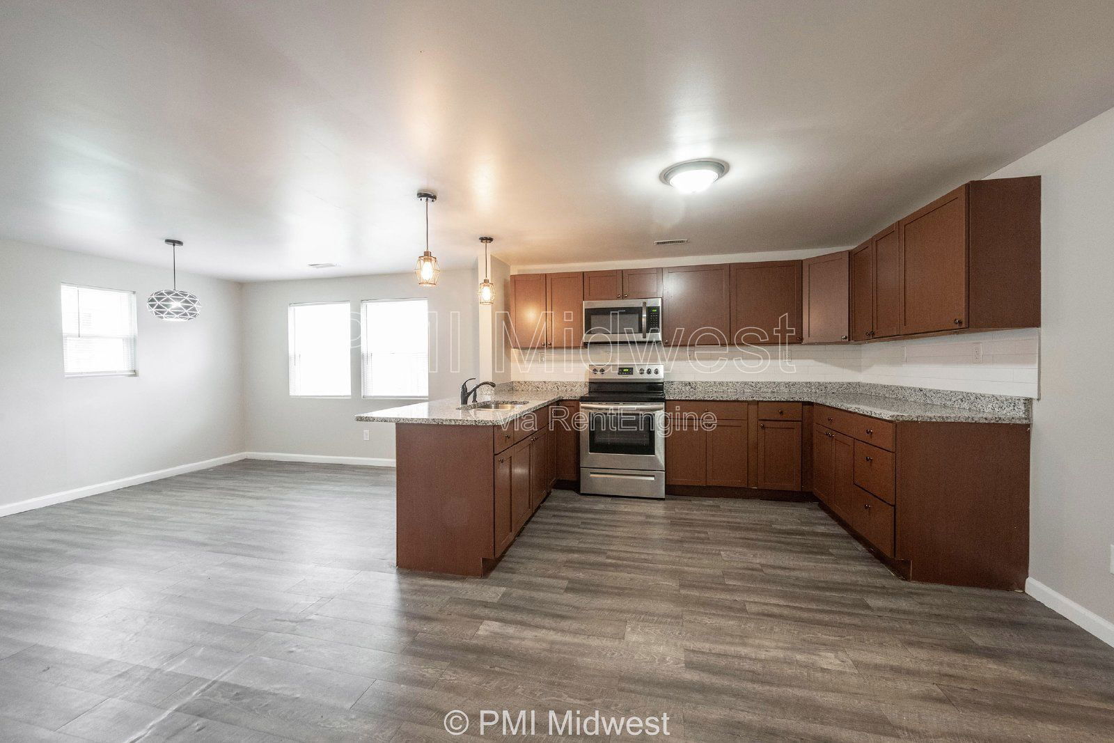 Building Photo - 955 N Traub Ave