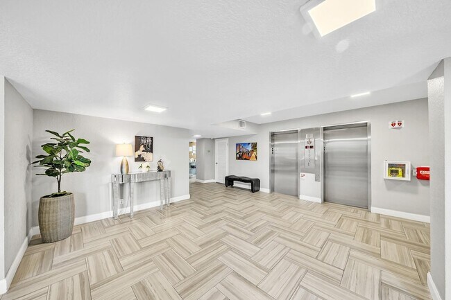 Building Photo - 3051 NE 48th St