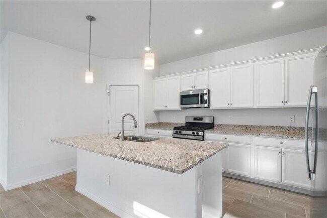 Building Photo - 43521 Treadway Dr