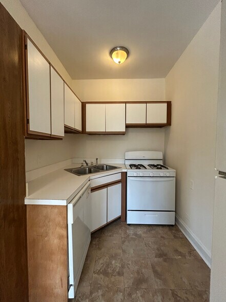 Building Photo - 338 Tudor Ct