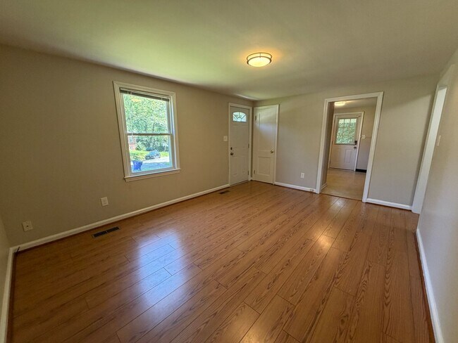 Building Photo - Charming Duplex Near Downtown Blacksburg