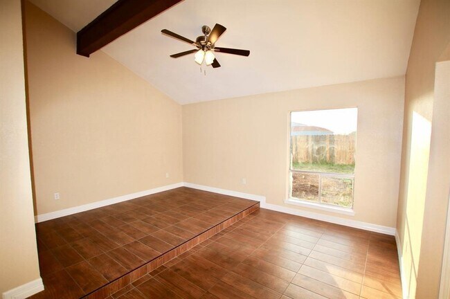 Building Photo - 3015 Quail Valley E Dr