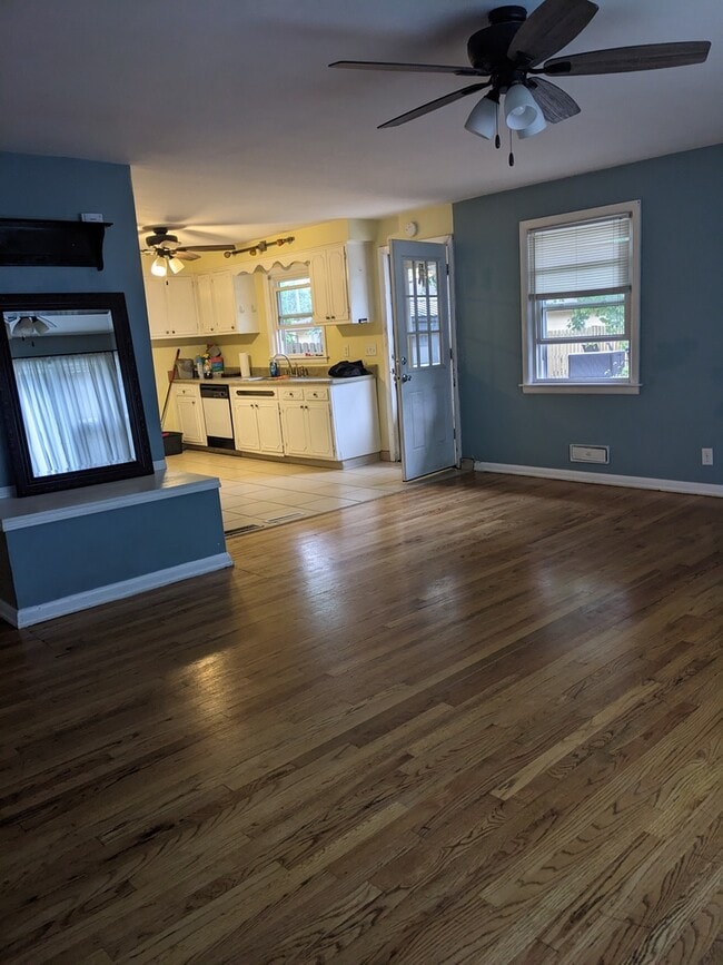 Building Photo - 1211 Stratford Ave