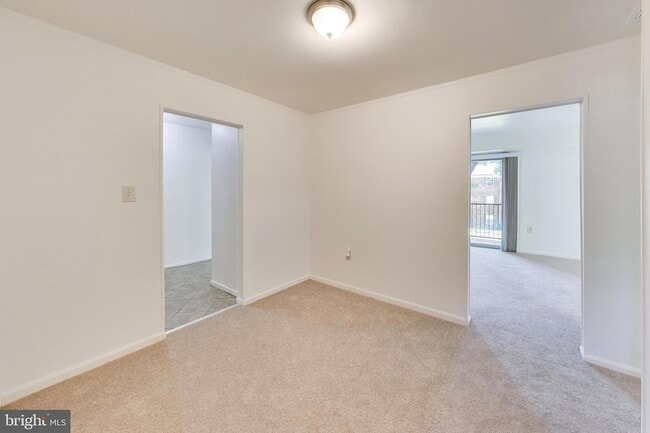 Building Photo - 862 College Pkwy