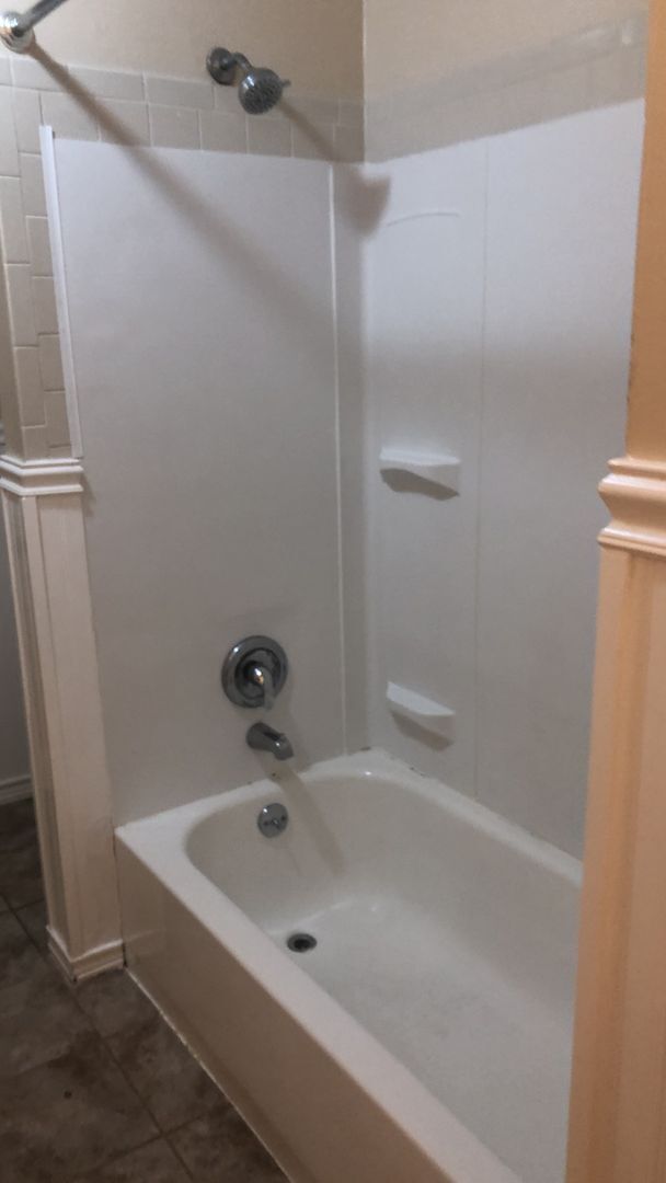 Building Photo - 811 N Van Buren St