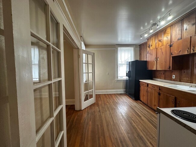 Building Photo - 405 Langhorne Ln