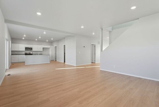 Building Photo - Spacious 4-Bedroom Home with Loft, 3 Baths & 3-Car Garage