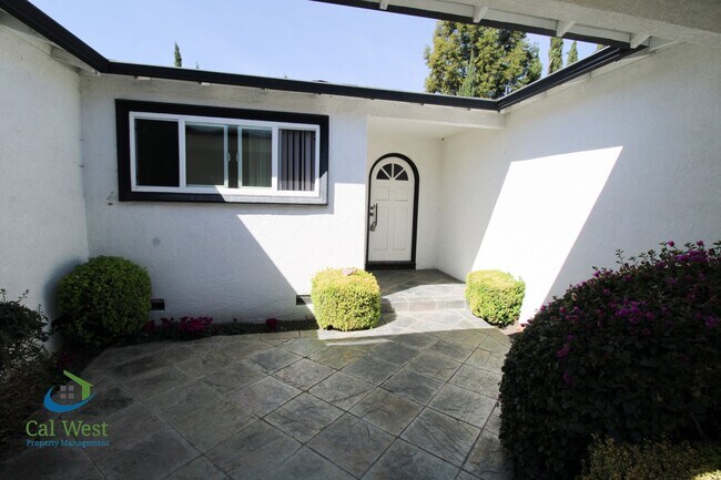 Building Photo - $4095 - 4 Bed/2 Bath 1933 sqft single stor...