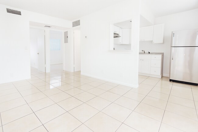 Building Photo - 1400 S Broadway Lantana, FL 33462