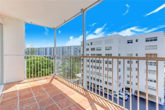 Building Photo - 550 Ocean Dr