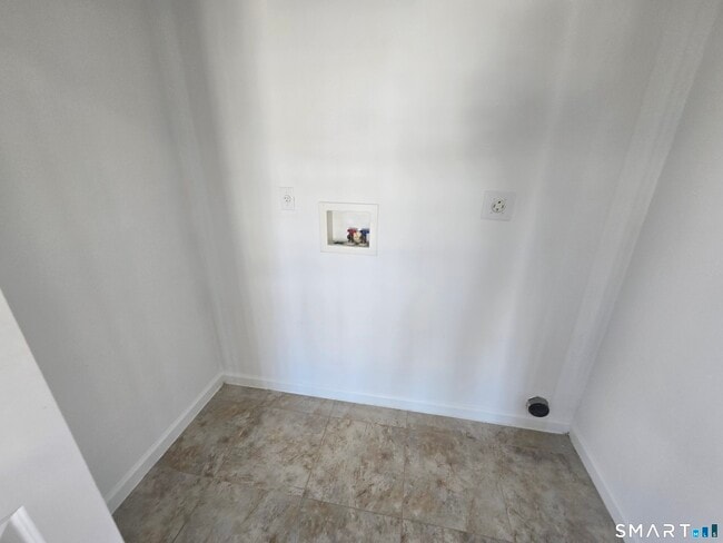 Building Photo - 6 Oak Branch Dr