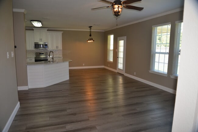 Building Photo - 11715 Oakwood Rdg