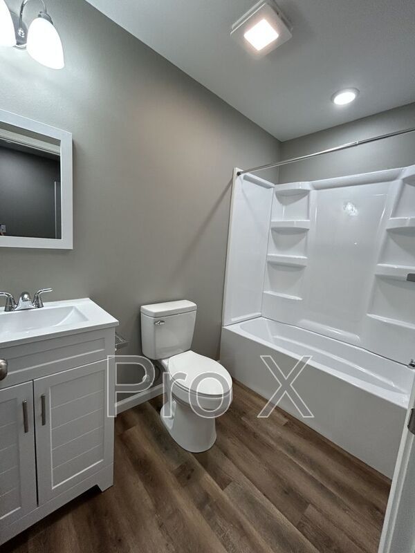 Building Photo - 518 E Monroe St