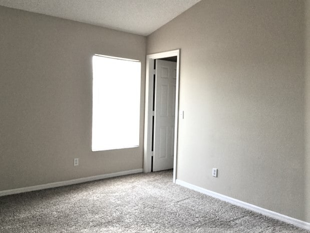 Building Photo - 1054 Royal Oaks Dr