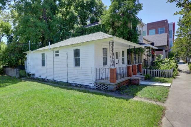 Building Photo - 3 BR + 1 BA Single Family