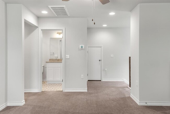 Building Photo - 1701 Jacey Way