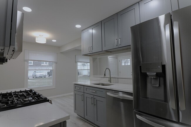 Building Photo - 360 Farmingdale Cir