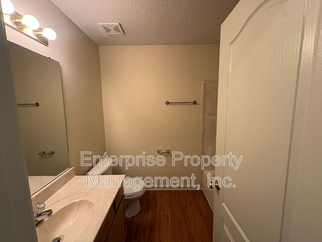 Building Photo - 10127 Cross Valley Dr