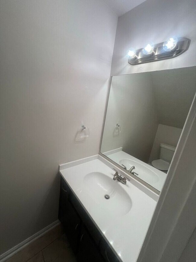 Building Photo - 2 bedroom 2.5 bath in the Lawrenceville area!