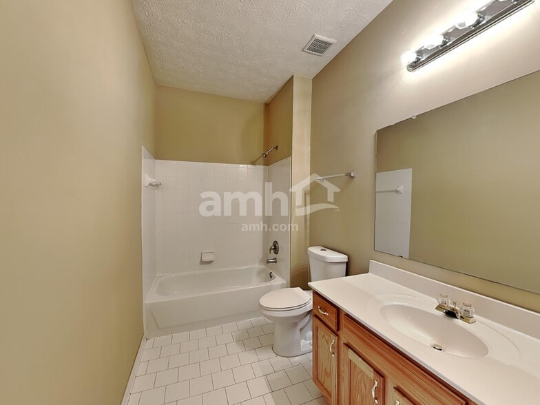 Building Photo - 520 Martin Field Dr