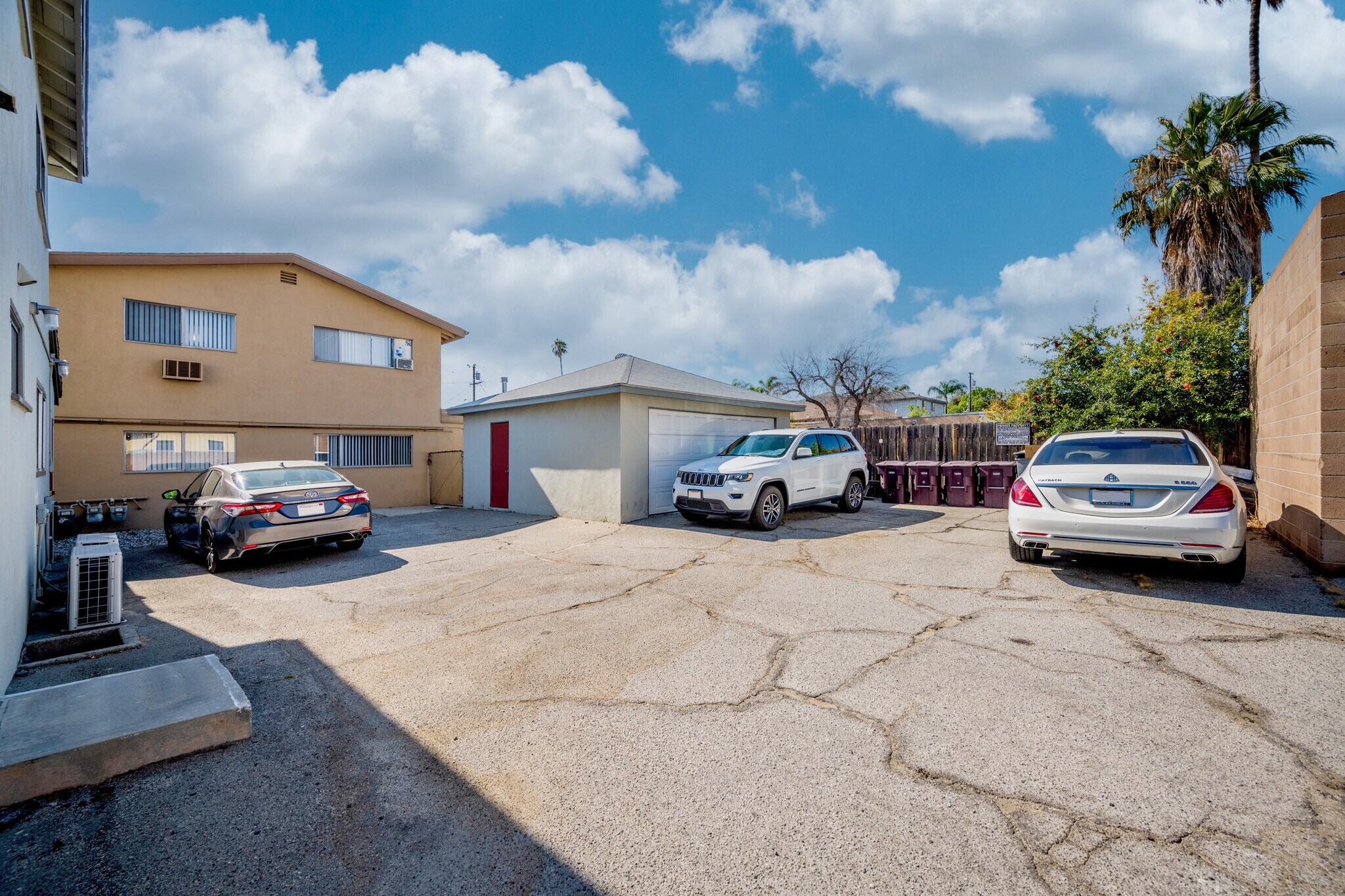 Parking Area - 533 E Chevy Chase Dr