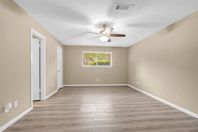Building Photo - 3706 Glenwood Springs Dr