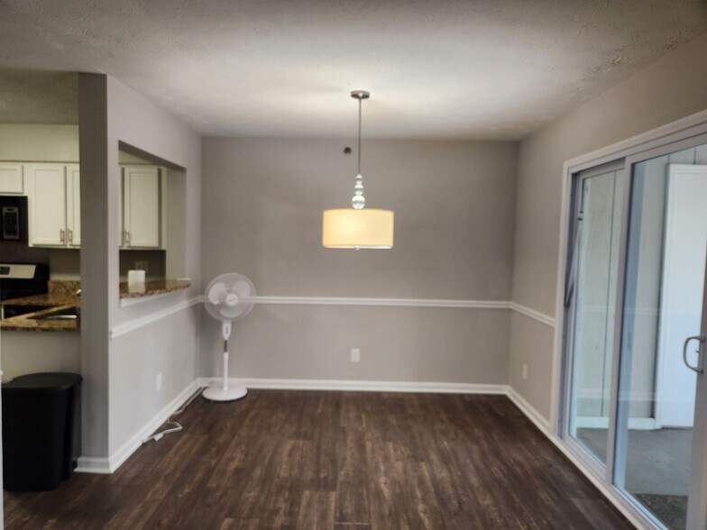 Building Photo - 4000 Riverlook Pky SE