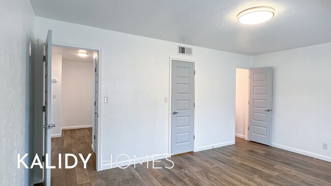 Building Photo - 2629 SW 56th St