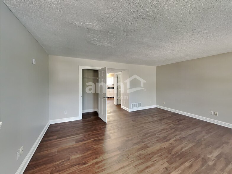 Building Photo - 6463 Winchester Highlands Dr