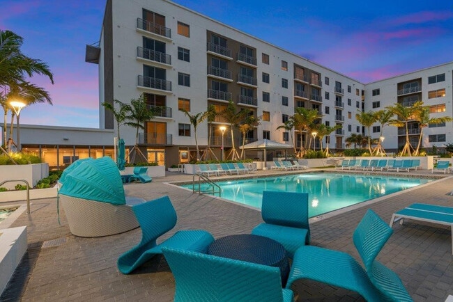 Building Photo - 200 NE 1st Ave