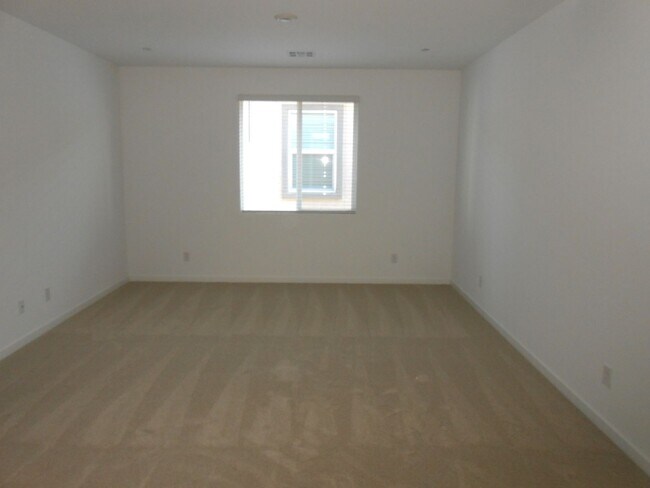 Building Photo - 1025 Copper Robin St