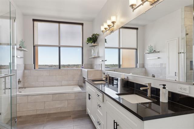 Building Photo - 330 E Las Colinas Blvd