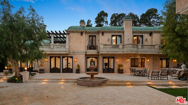 Building Photo - 1021 N Crescent Dr