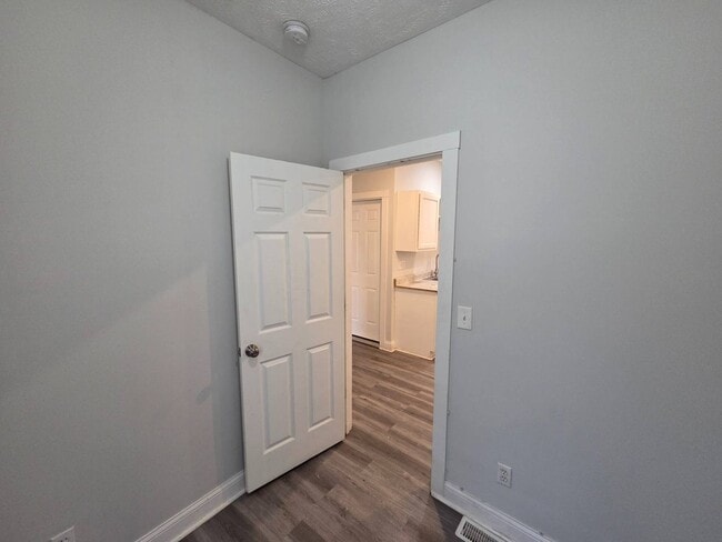 Building Photo - 3715 W 39th St