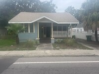 Building Photo - Tampa Heights Bungalow walk to Armature Works