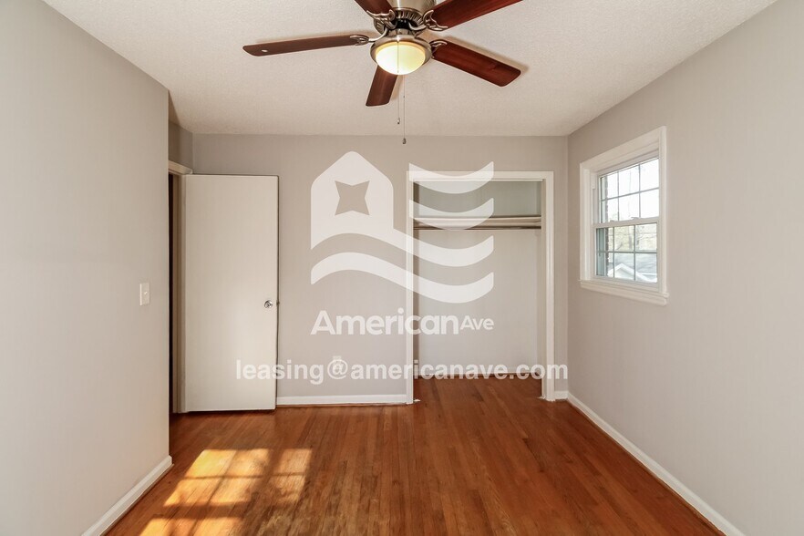 Building Photo - 1807 Holly Hill Dr