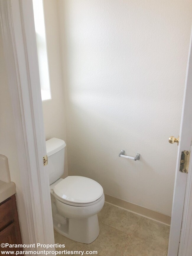 Building Photo - 279 Azalea Pl