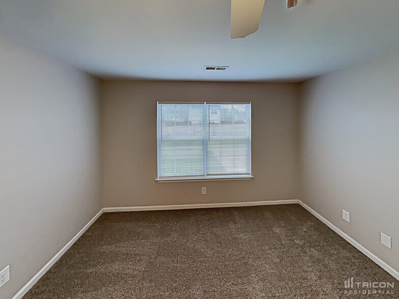 Building Photo - 7311 Village Acre Dr