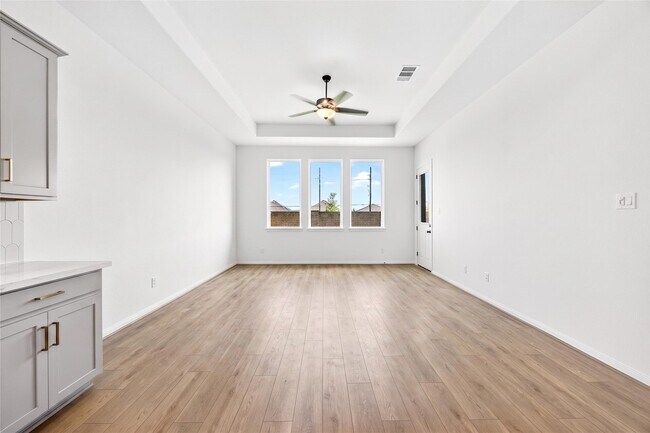 Building Photo - 23643 Red Rowan Ln