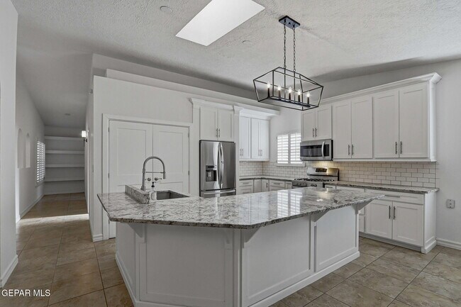 Building Photo - 232 Ave Mirador