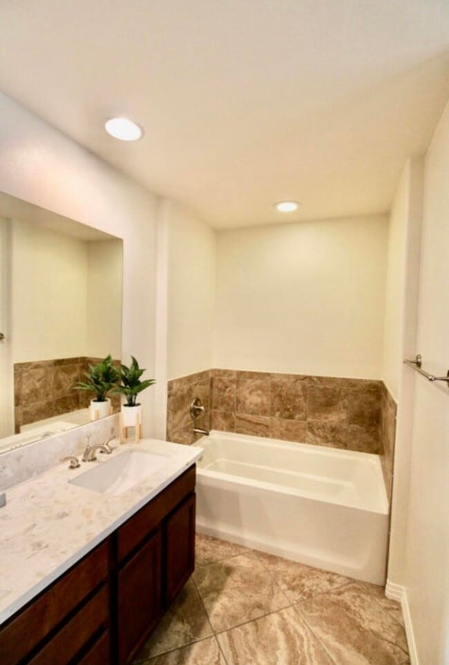 Building Photo - 52065 Graythorn Way