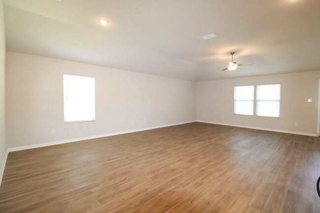 Building Photo - 7043 Diamond Vly