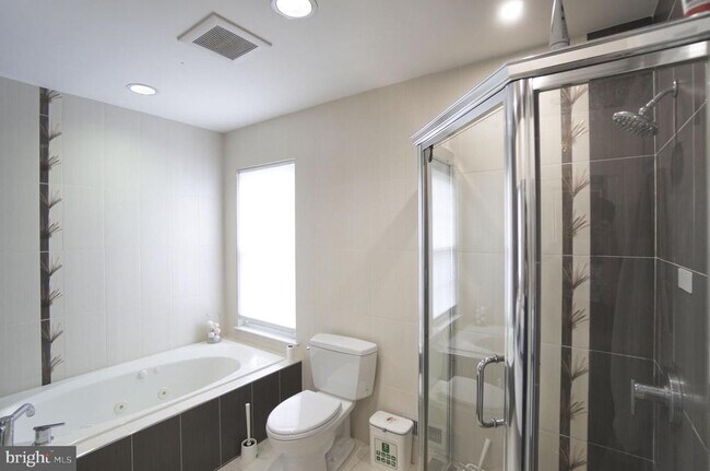 Building Photo - 113 N Stone Ridge Dr