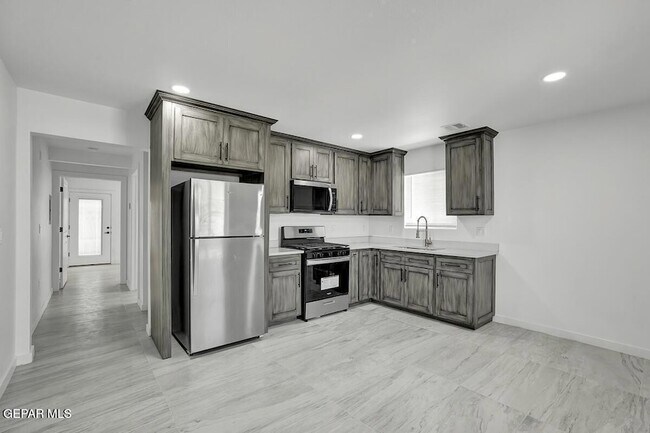 Building Photo - 1107 Myrtle Ave