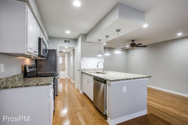 Building Photo - 1 br, 1 bath House - 7525 Holly Hill Drive...